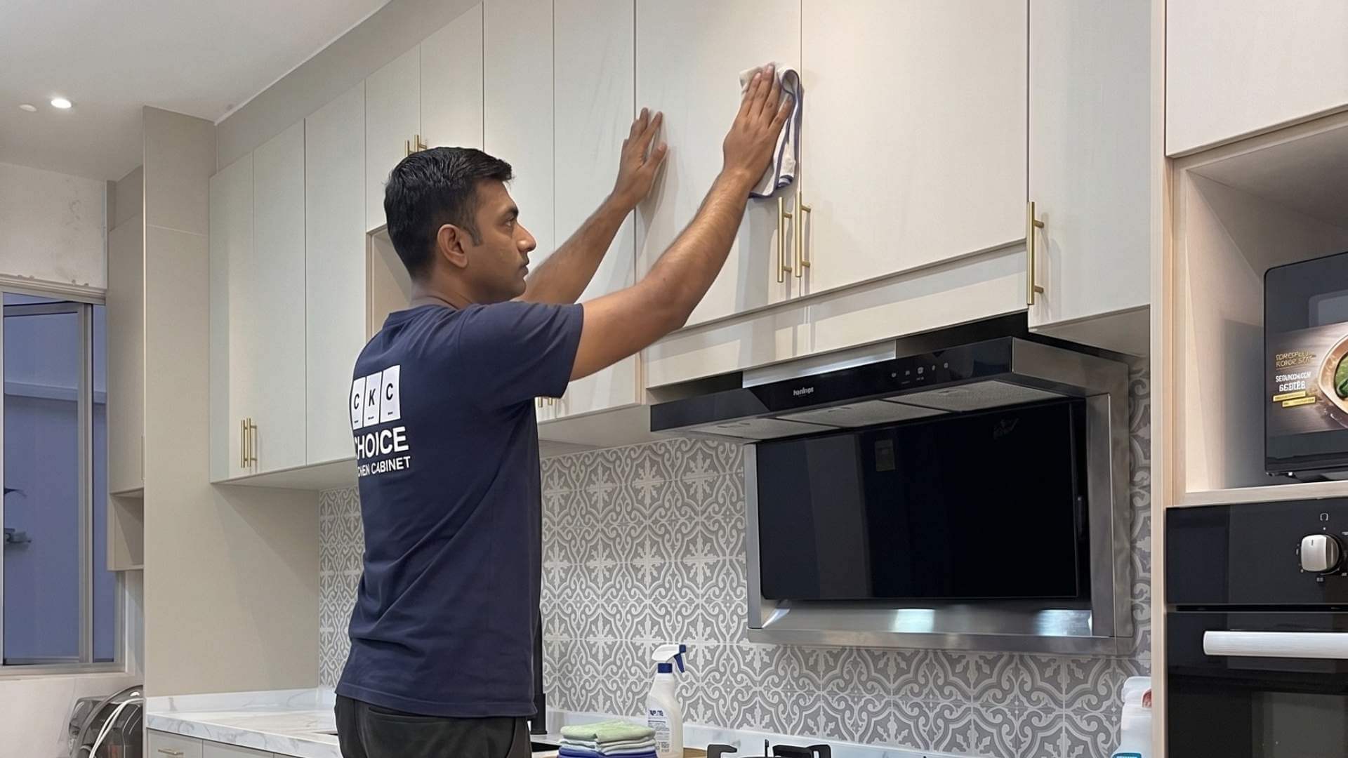 Modern custom kitchen cabinet design 2